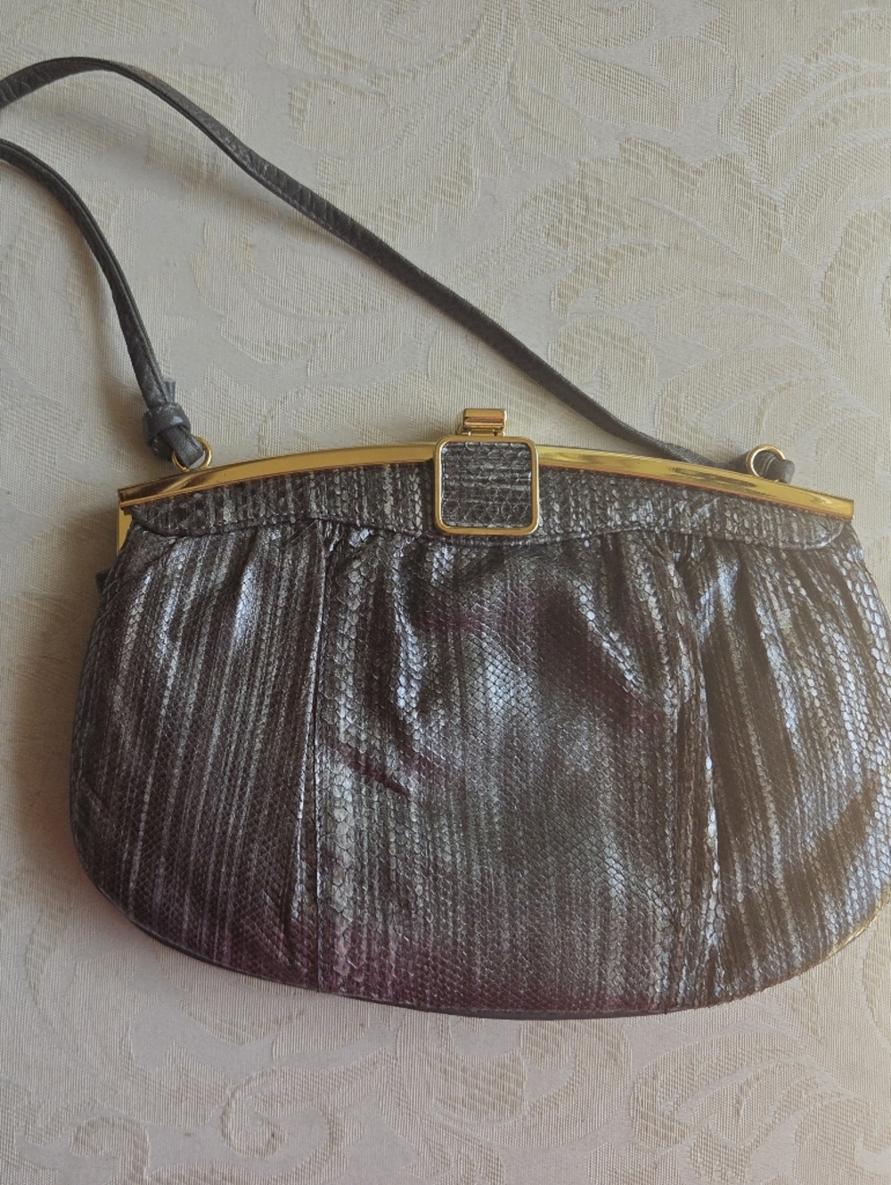 Vintage-Ingeldews Metallic Grey Crossbody Bag with Gold Trim